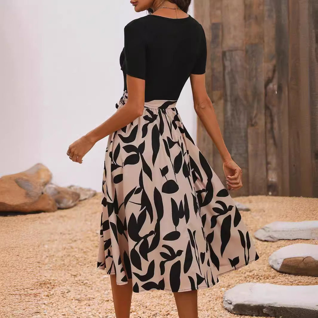 Robe à manches courtes et coutures imprimées pour femme