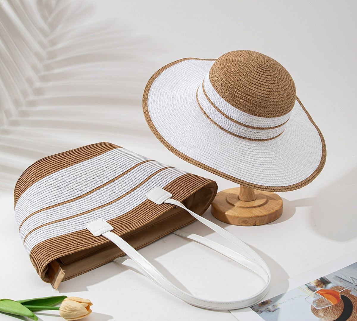 Ensemble de sacs et chapeau de paille pour vacances en bord de mer