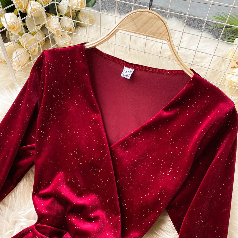 Robe en velours doré