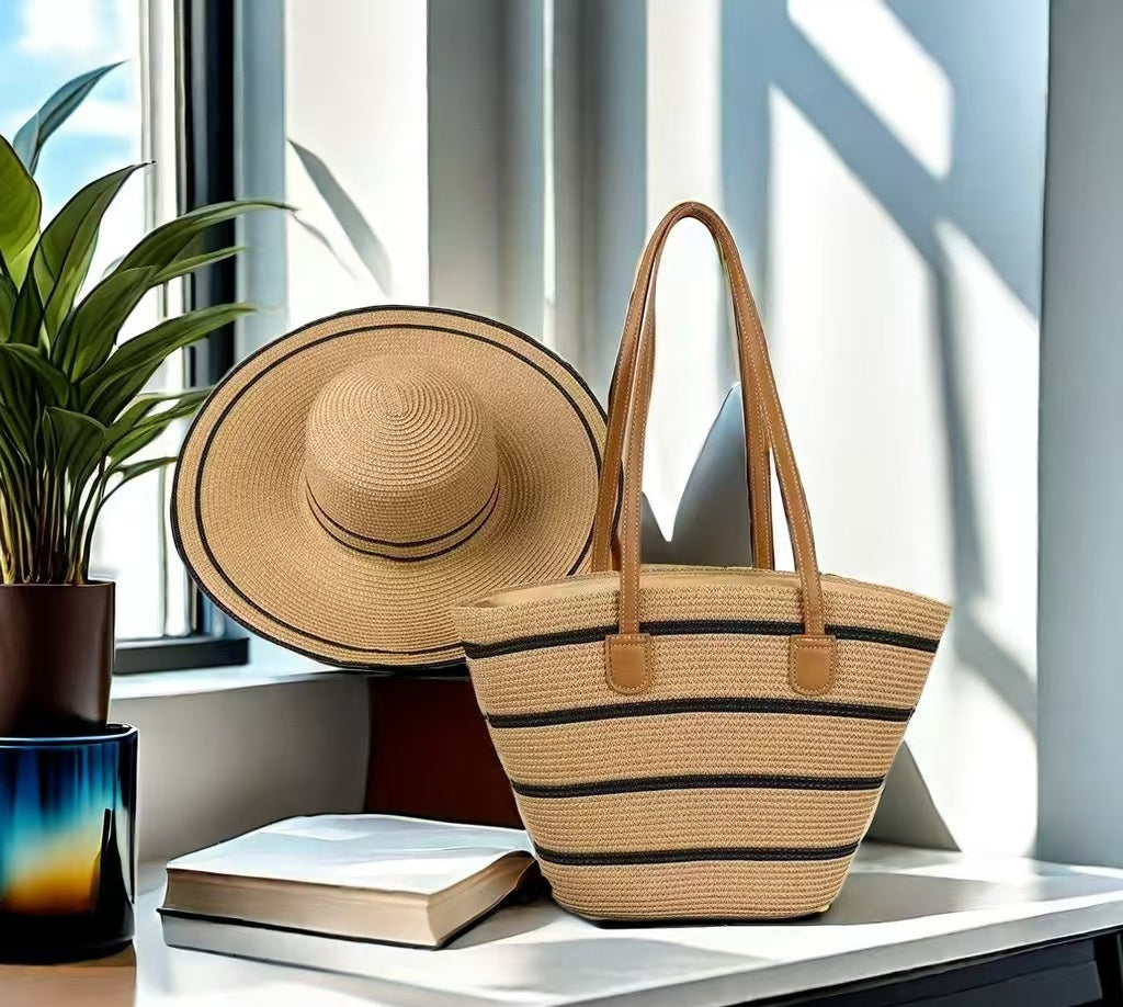 Ensemble de sacs et chapeau de paille pour vacances en bord de mer