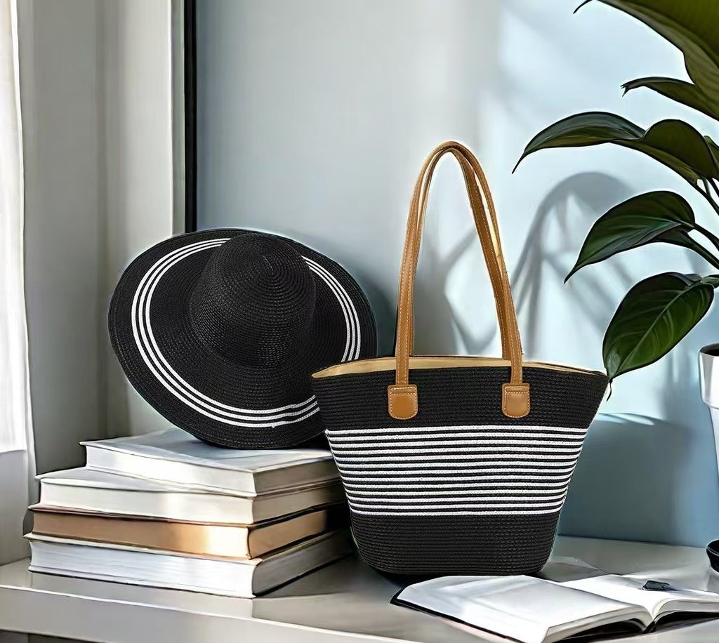 Ensemble de sacs et chapeau de paille pour vacances en bord de mer