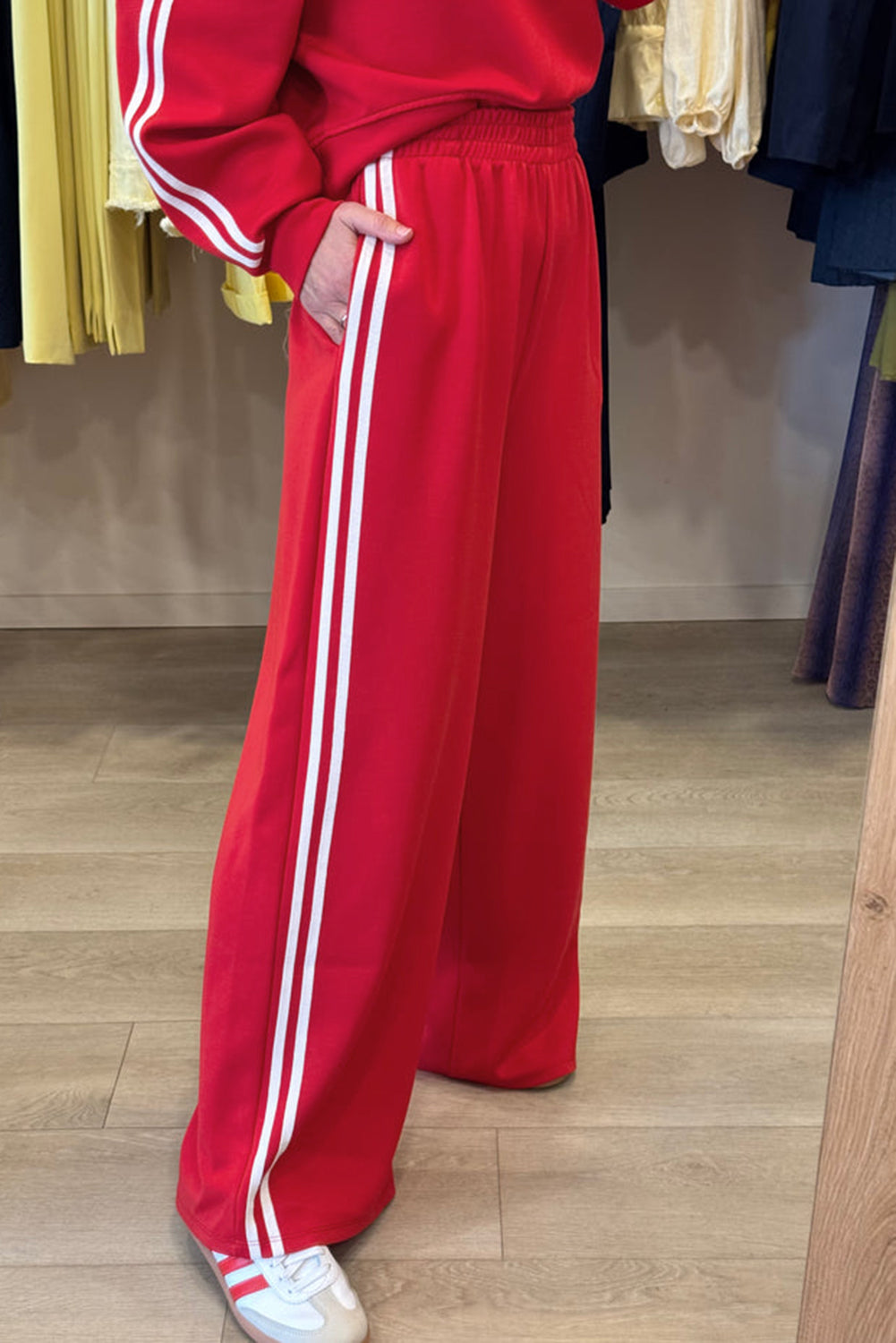 Fiery Red Varsity Striped Detail Crewneck Pullover Elastic Sweatpants 2PCS tenue