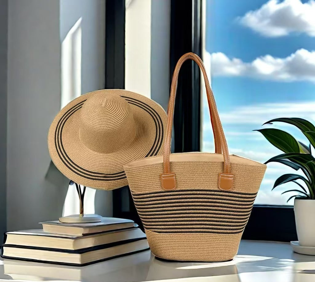 Ensemble de sacs et chapeau de paille pour vacances en bord de mer