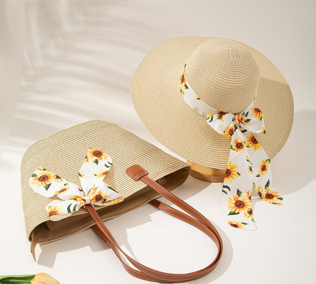 Ensemble de sacs et chapeau de paille pour vacances en bord de mer