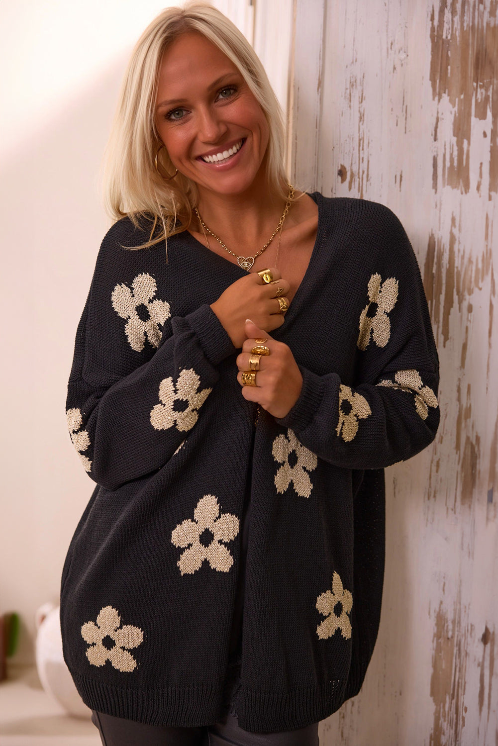 Cardigan ample tricoté noir à imprimé floral, ouvert sur le devant