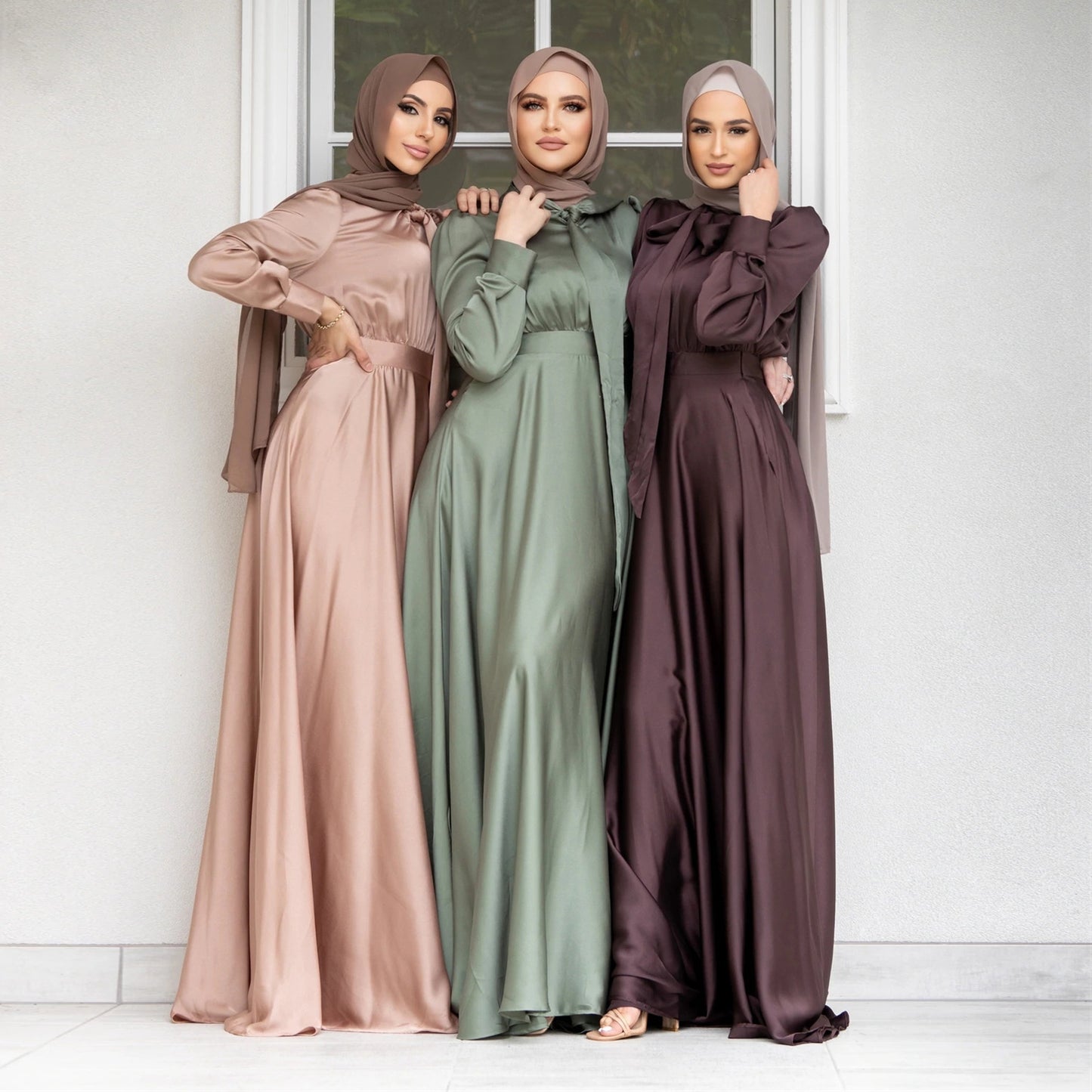 Robe en satin à ourlet large et tendance