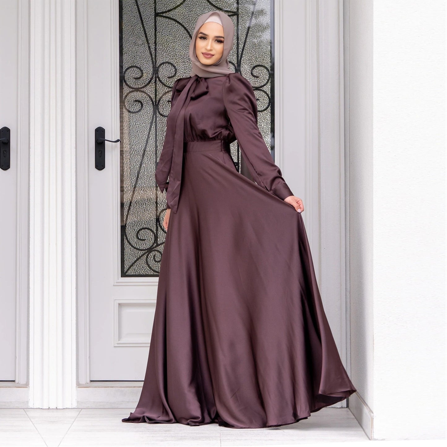 Robe en satin à ourlet large et tendance