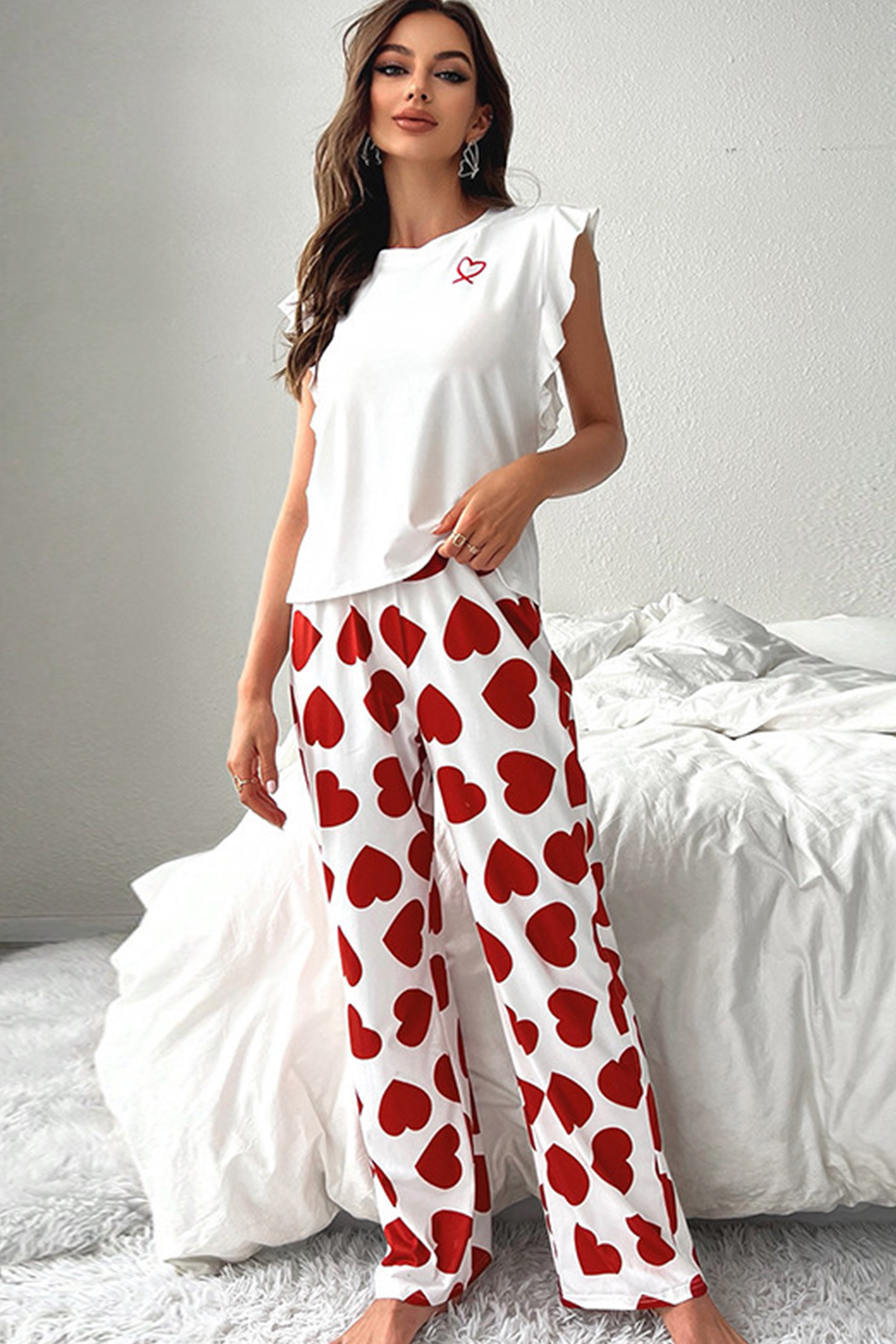 Tabarre à volants rouges et pantalon imprimé cardiaque