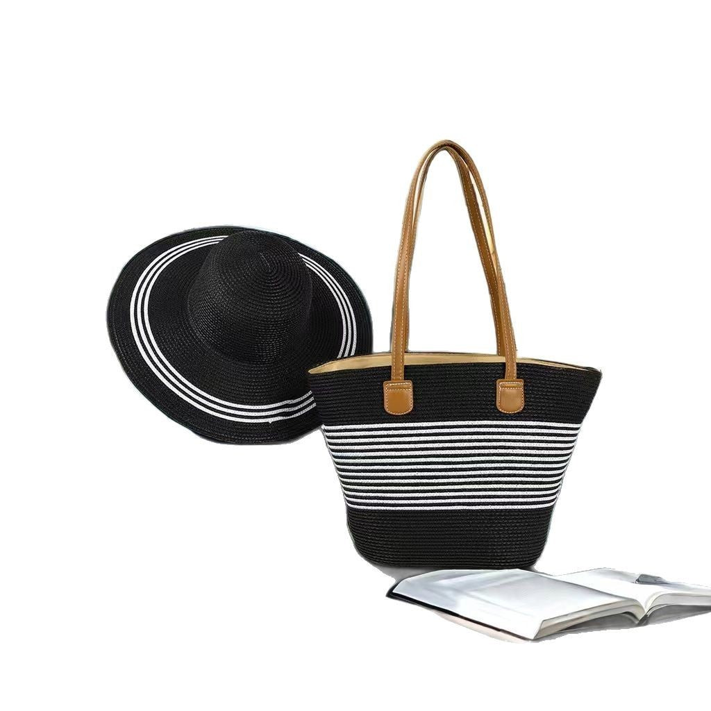Ensemble de sacs et chapeau de paille pour vacances en bord de mer