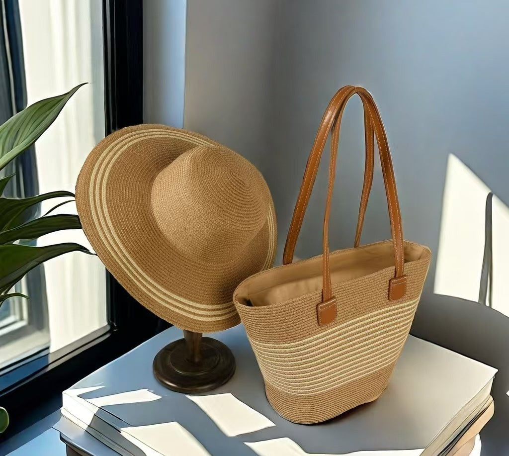 Ensemble de sacs et chapeau de paille pour vacances en bord de mer