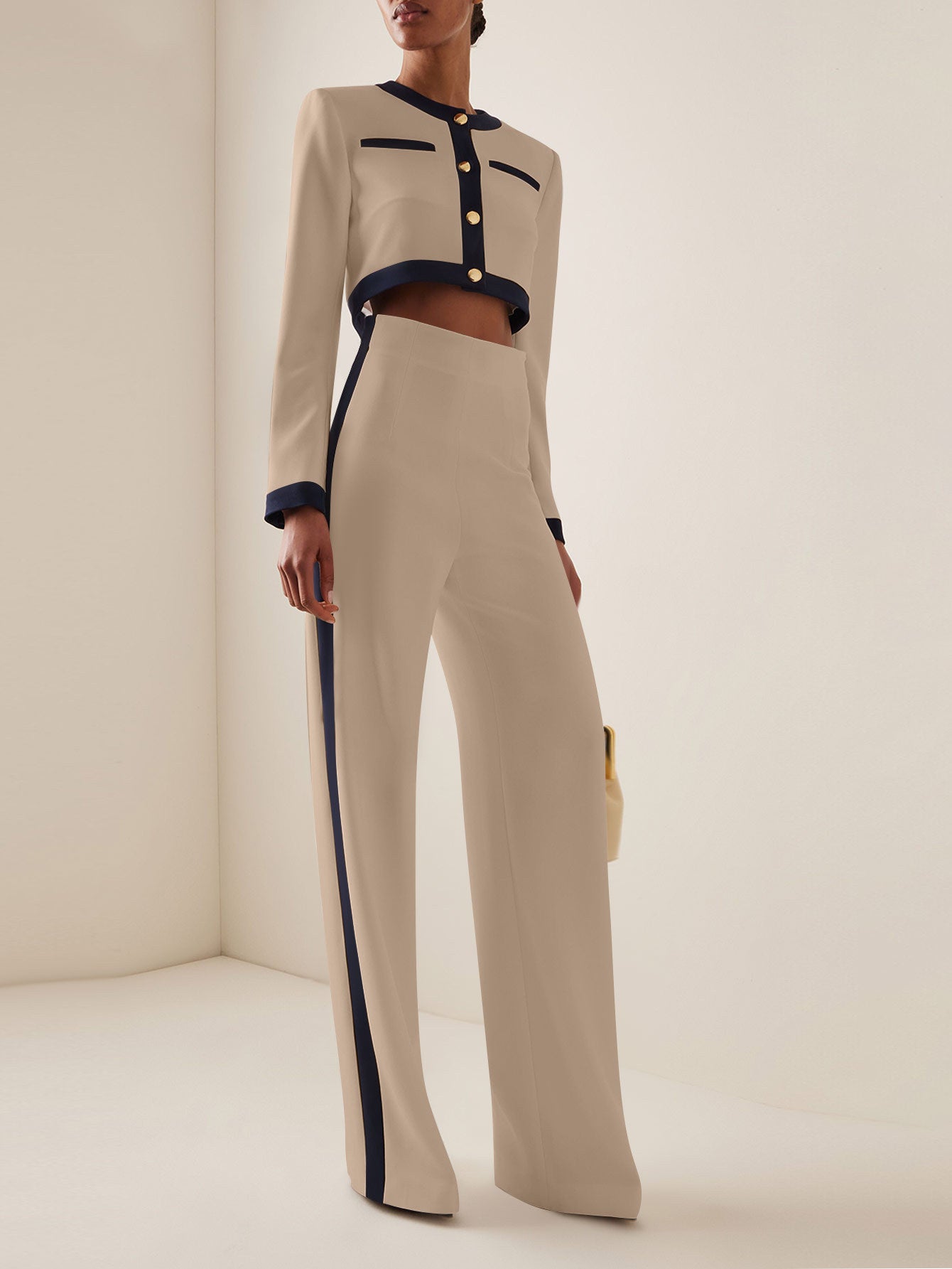 Tenue de bureau pour femme
