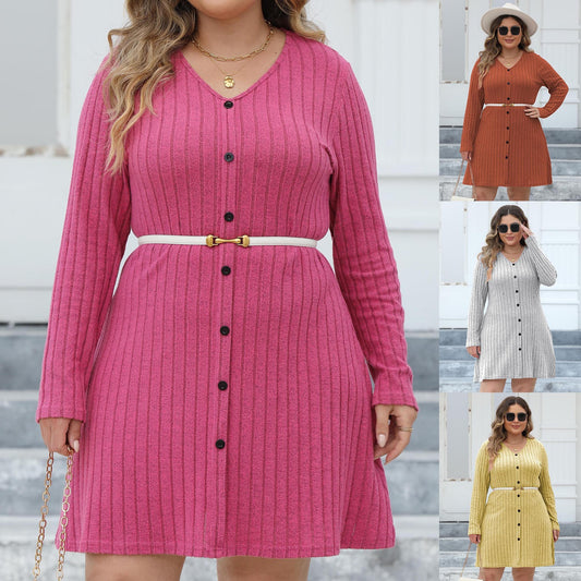 Robe grande taille à boutons et rayures en V profondes