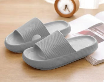 Pantoufles de couple douces pour la maison