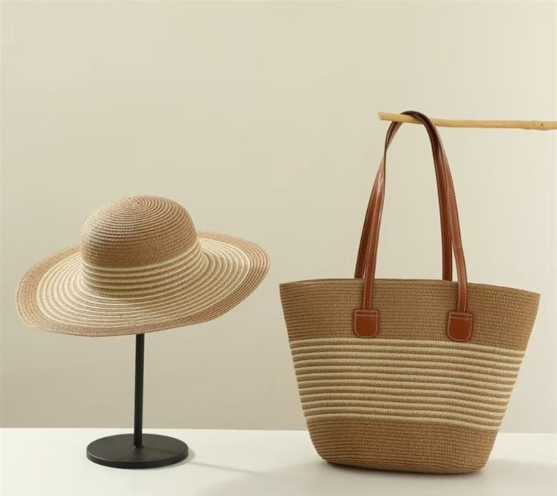 Ensemble de sacs et chapeau de paille pour vacances en bord de mer