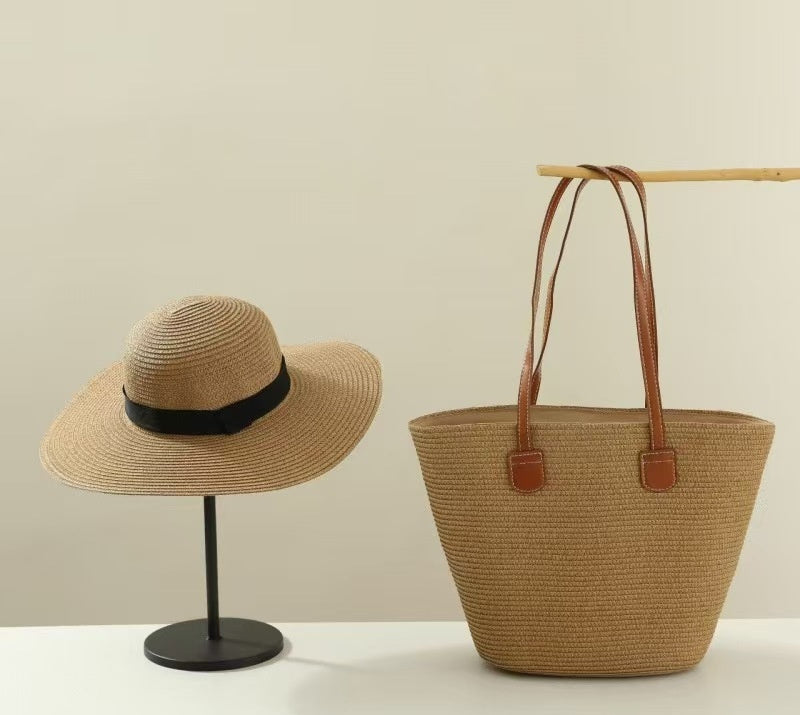 Ensemble de sacs et chapeau de paille pour vacances en bord de mer