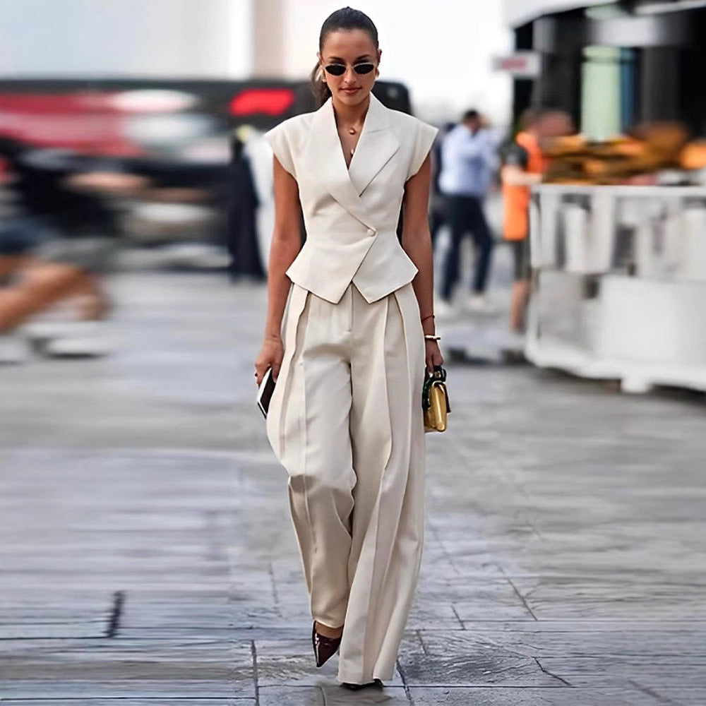 Ensemble tailleur  élégant sans manches pour femme