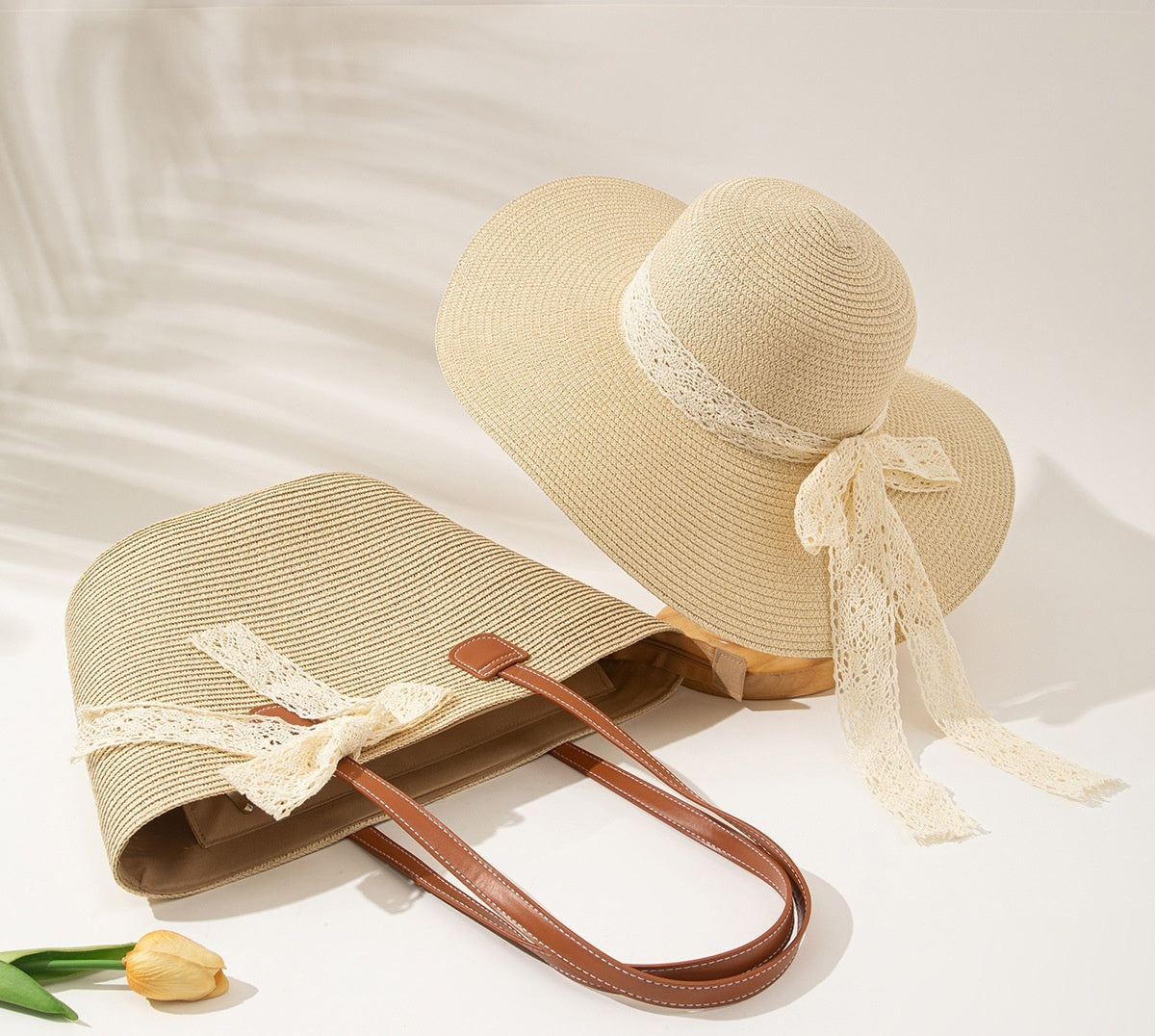 Ensemble de sacs et chapeau de paille pour vacances en bord de mer