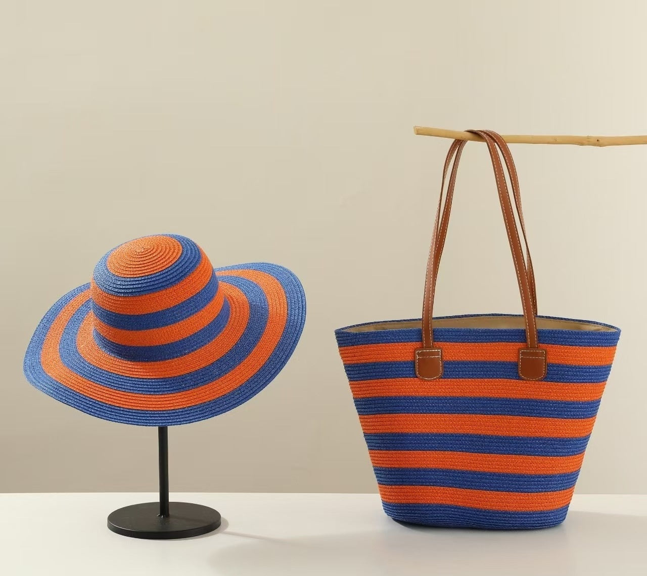 Ensemble de sacs et chapeau de paille pour vacances en bord de mer