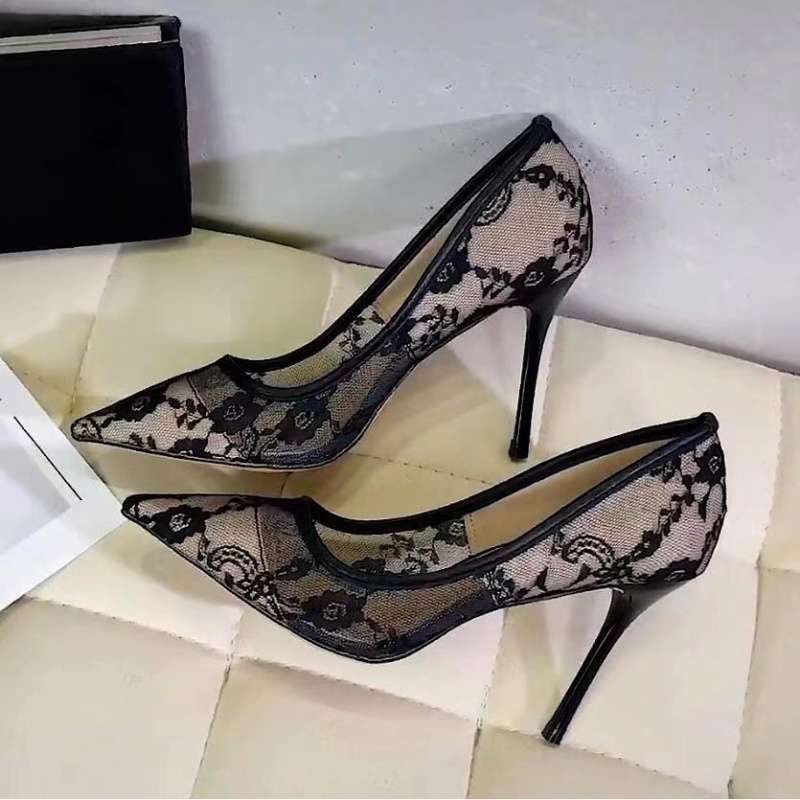 Escarpin en dentelle talon aiguilles ultra-fins