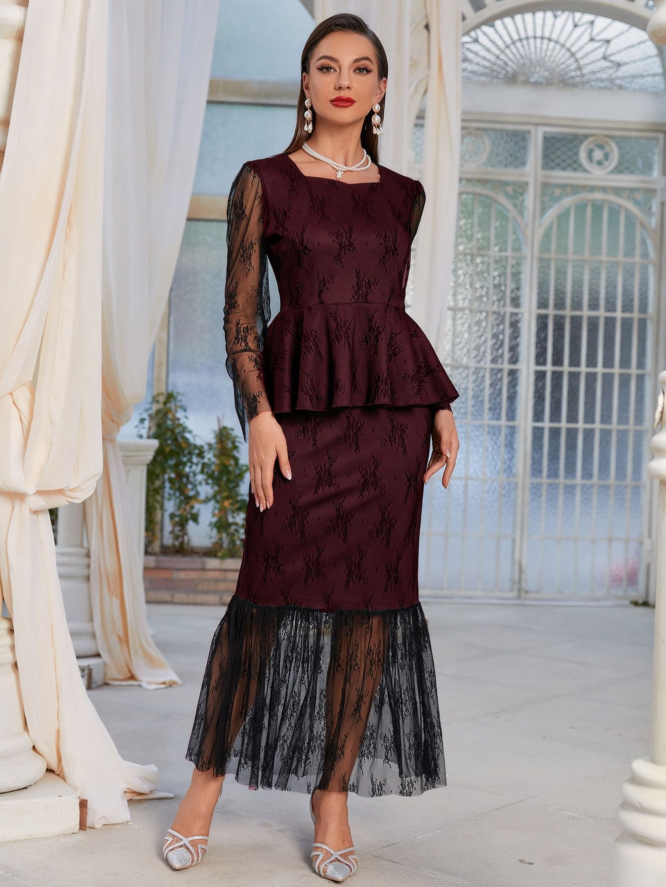 Costume deux pièces avec jupe et haut en dentelle