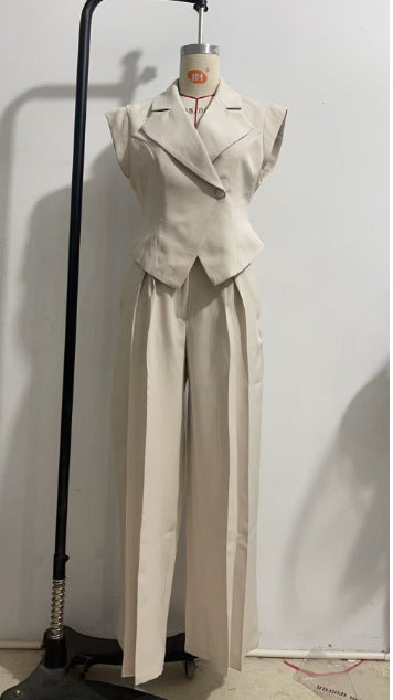 Ensemble tailleur  élégant sans manches pour femme
