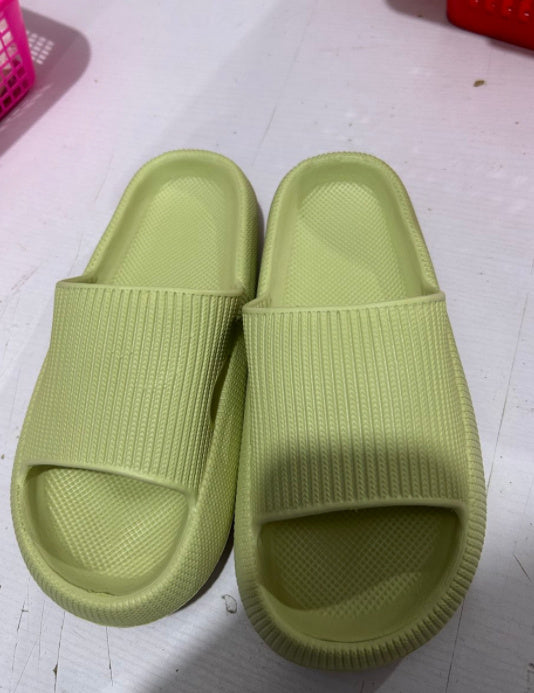Pantoufles de couple douces pour la maison