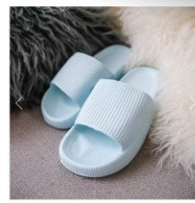 Pantoufles de couple douces pour la maison
