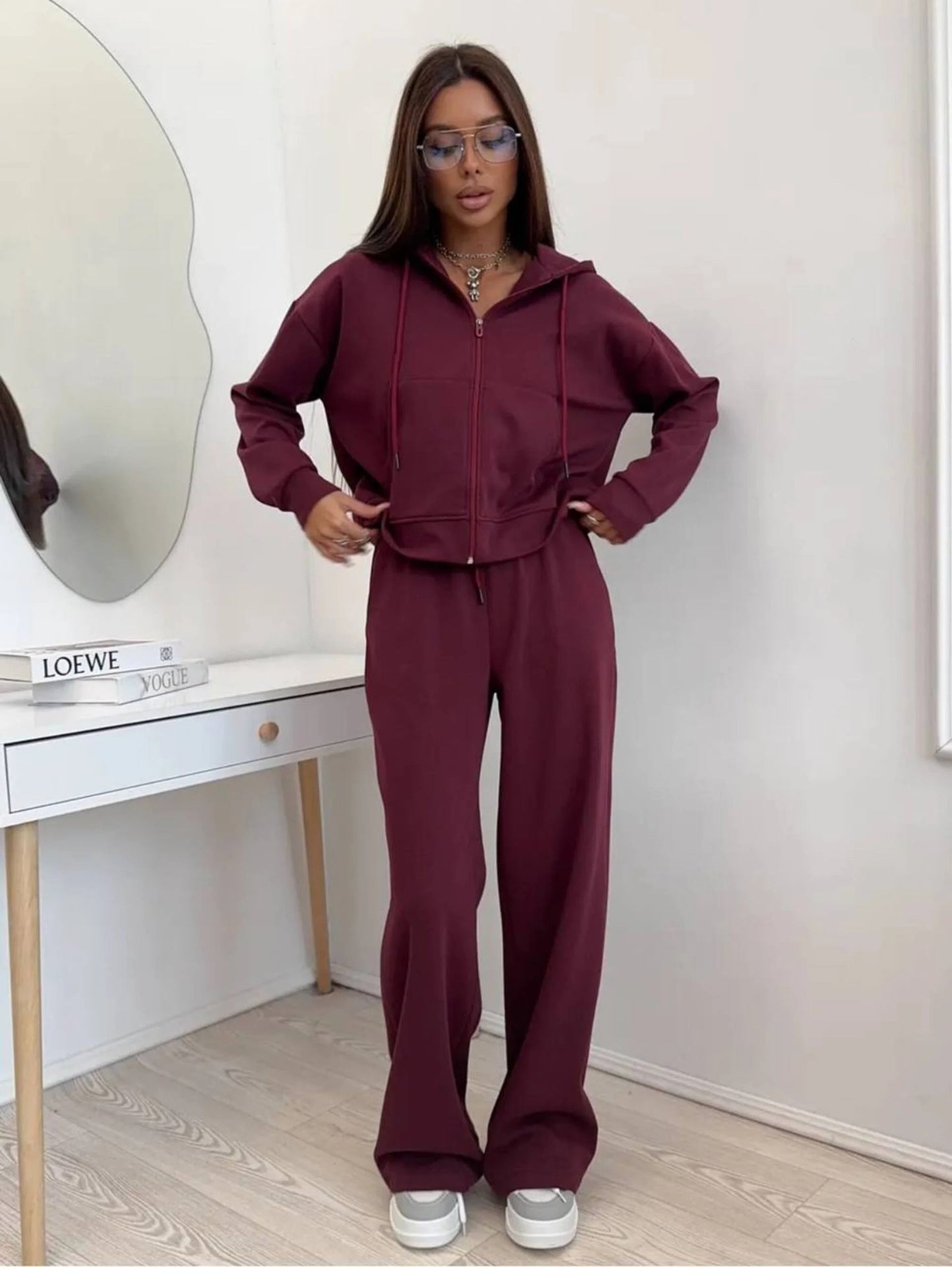 Ensemble deux pièces, sweat à capuche et pantalon à lacets