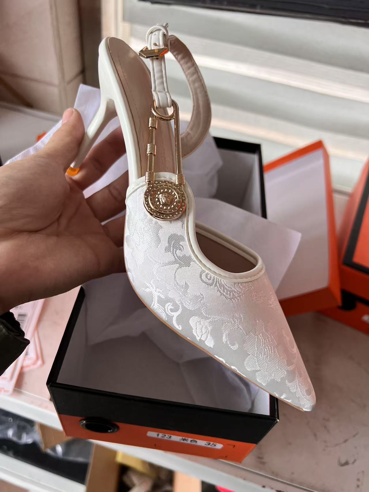 Sandales d'été à bout pointu et talons aiguilles pour femmes