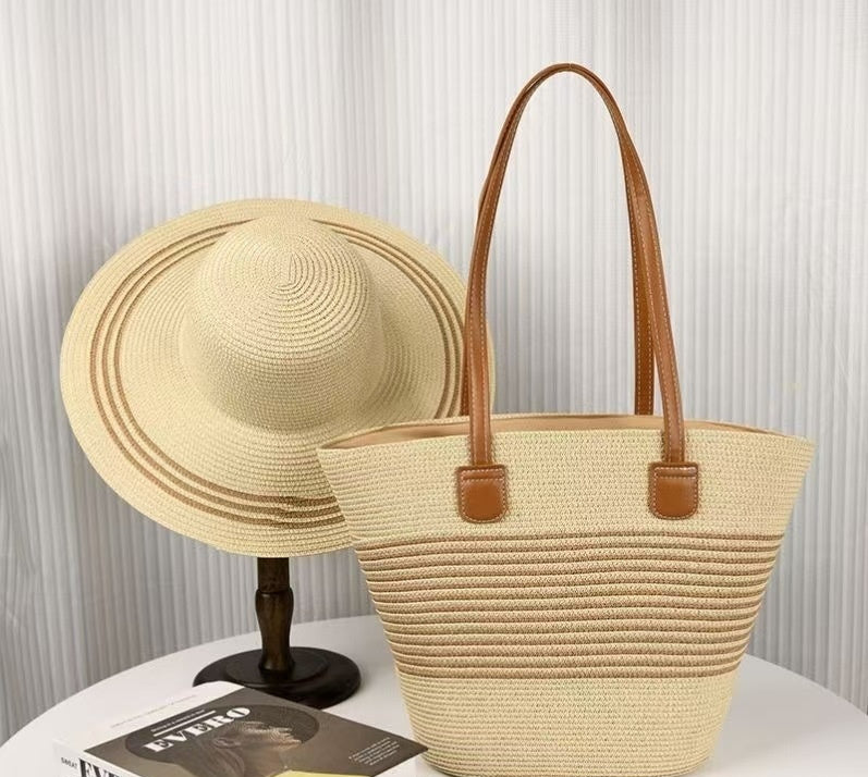 Ensemble de sacs et chapeau de paille pour vacances en bord de mer