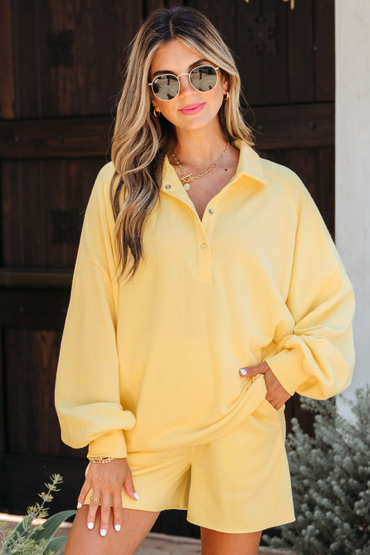 Pulloir à épaule à collier de bouton de crème jaune et shorts 2pcs tenue