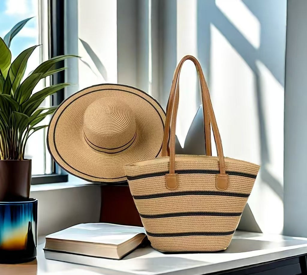 Ensemble de sacs et chapeau de paille pour vacances en bord de mer