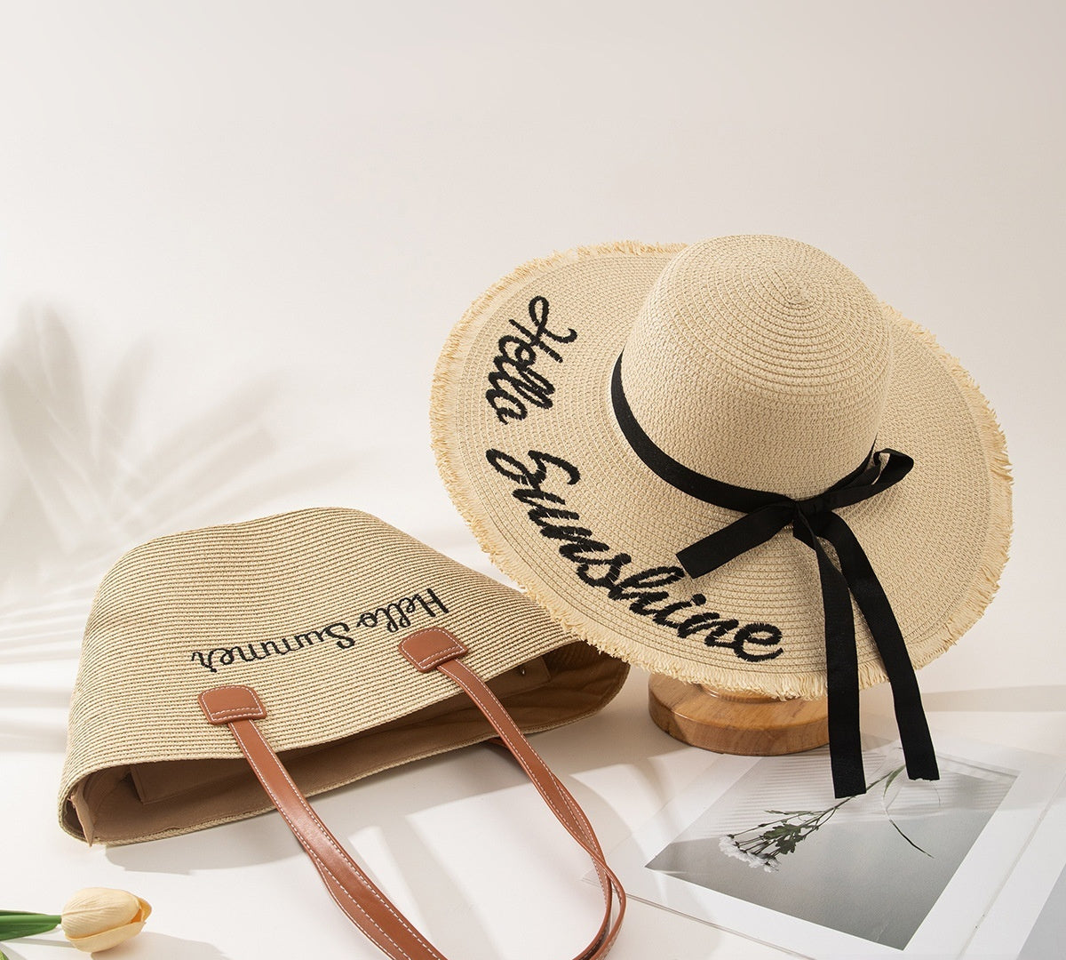 Ensemble de sacs et chapeau de paille pour vacances en bord de mer