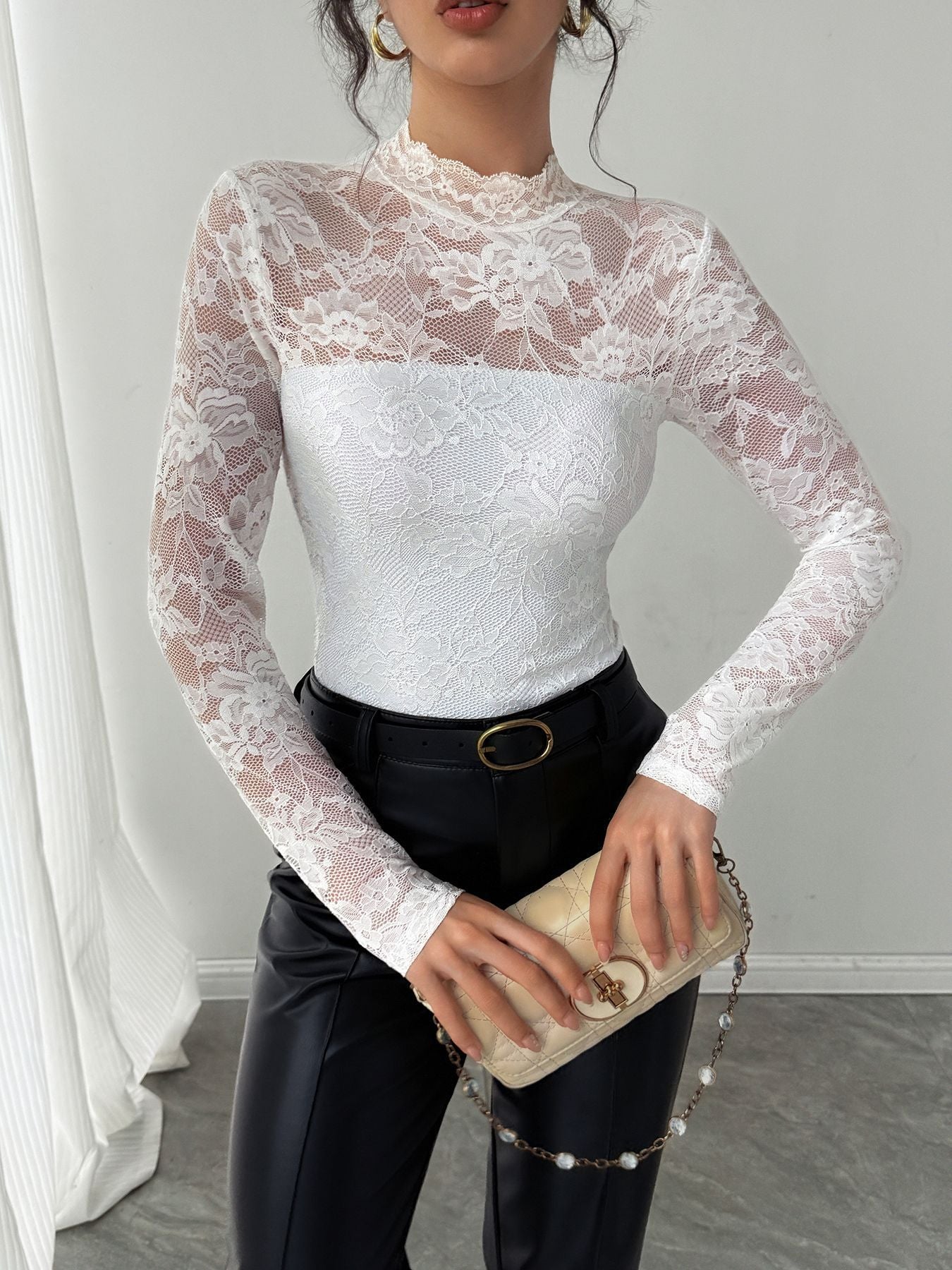 Haut avec coutures en dentelle dans le dos, coupe ajustée, pour femmes