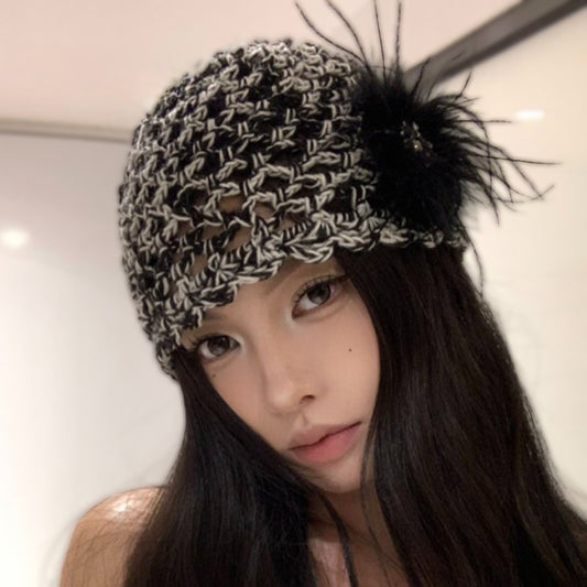 Bonnet tricoté à la main en plumes noires rétro françaises