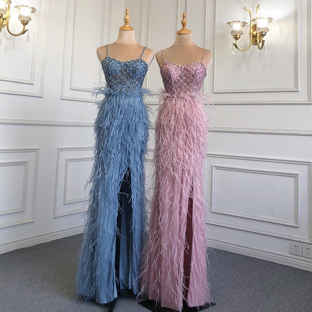 Robe de soirée à bretelles et plumes