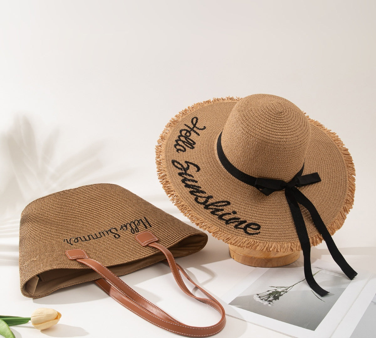 Ensemble de sacs et chapeau de paille pour vacances en bord de mer